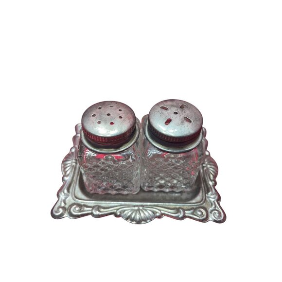 Silver Plated Place Setting Glass Salt & Pepper Shakers Platter Vintage Hong Kon - Picture 1 of 5